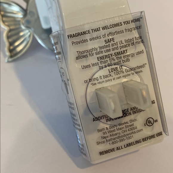 Bath & Body Works Fiber Optic “Fish” Light Up 24/7 Wallflower Plug & Refill - Picture 5 of 11